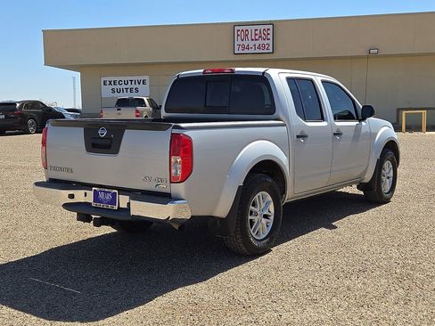Used 2017 Nissan Frontier SV image 5