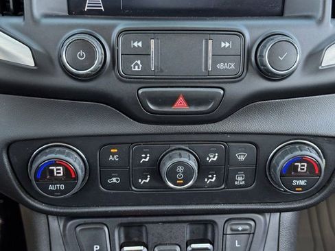 Used 2020 GMC Terrain SLT w/ Preferred Package image 19