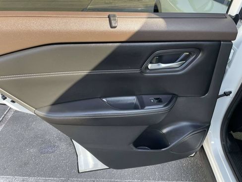 Used 2022 Nissan Rogue SL w/ SL Premium Package FWD image 19