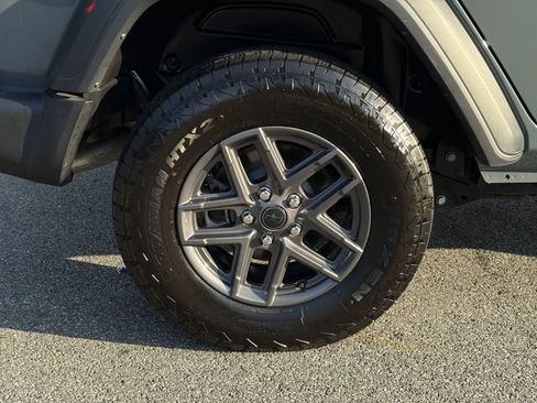 Used 2025 Jeep Wrangler Unlimited Sport AWD/4WD image 12
