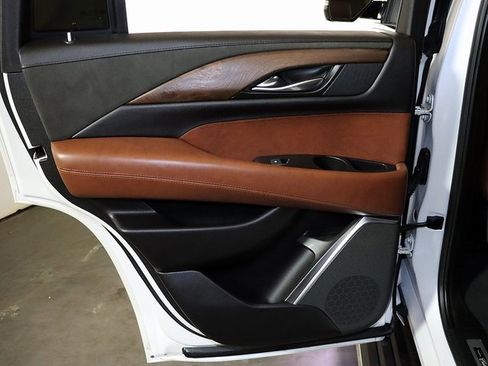 Used 2019 Cadillac Escalade Premium Luxury image 30