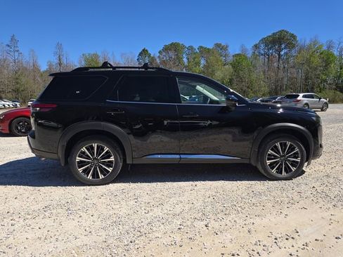 New 2026 Nissan Pathfinder Platinum w/ Cargo Package image 9