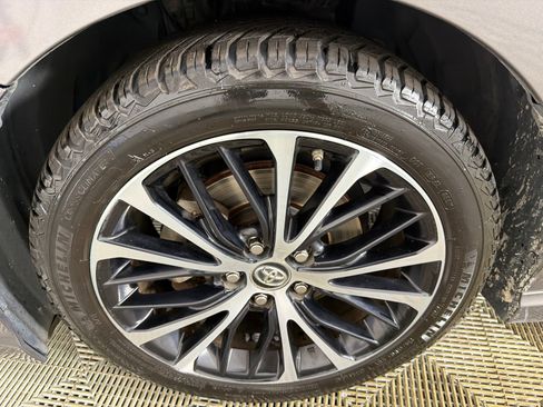 Used 2019 Toyota Camry SE image 11
