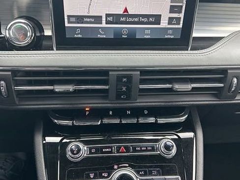 Used 2022 Lincoln Corsair AWD w/ Premium Package image 5