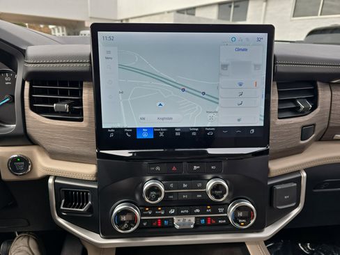 Used 2024 Ford Expedition Limited image 25