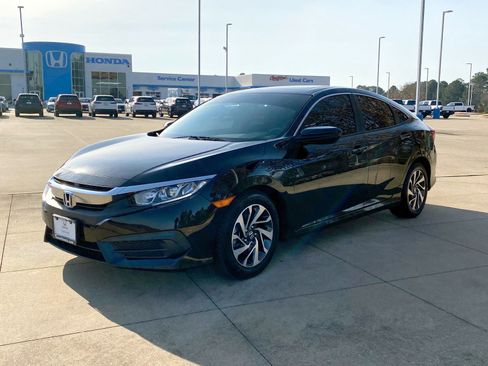 Used 2018 Honda Civic EX image 3