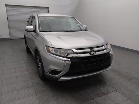 Used 2018 Mitsubishi Outlander SE image 14