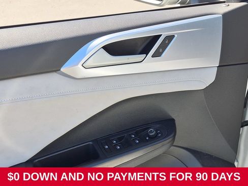 Used 2025 Volkswagen Taos SE AWD/4WD image 13