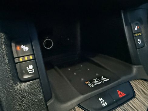 Used 2019 GMC Acadia Denali image 25