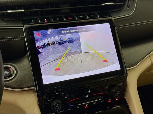 Used 2022 Jeep Grand Cherokee L Limited RWD image 19