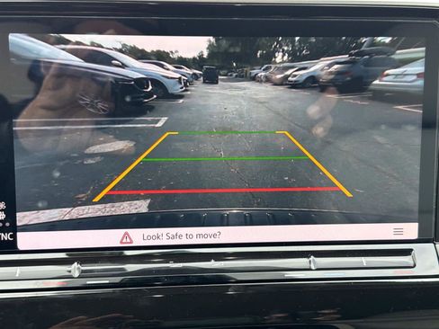 Used 2025 Volkswagen Atlas SE image 24