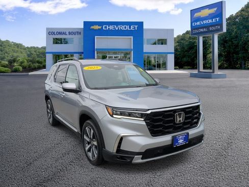 Used 2025 Honda Pilot Touring image 8