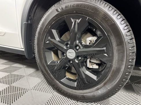 Used 2023 Honda HR-V LX image 13