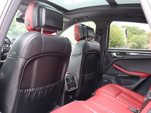 Used 2023 Porsche Macan Turbo AWD/4WD image 13