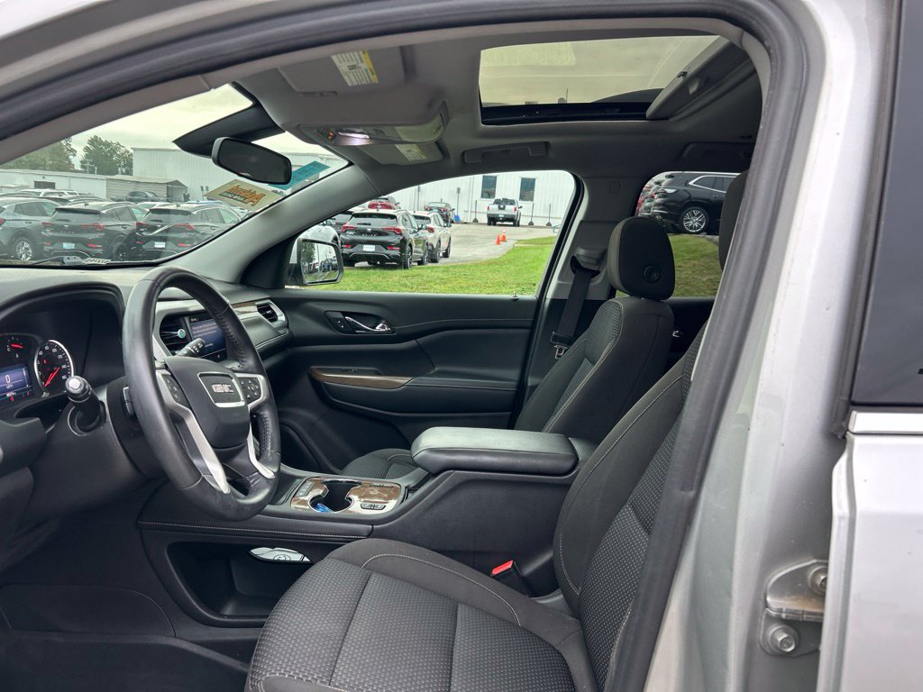 Used 2020 GMC Acadia SLE w/ Driver Convenience Package FWD image 9