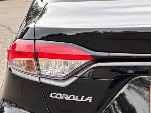 Used 2024 Toyota Corolla LE FWD image 45