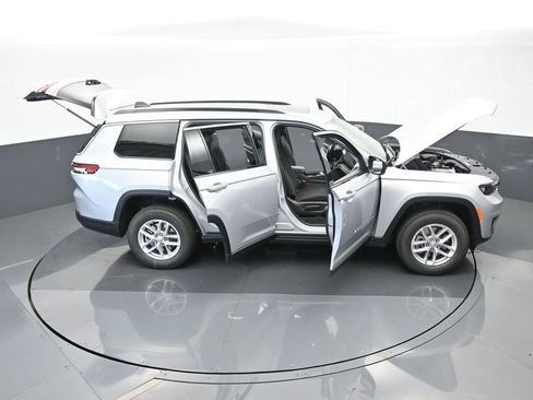Used 2024 Jeep Grand Cherokee L Laredo RWD image 61