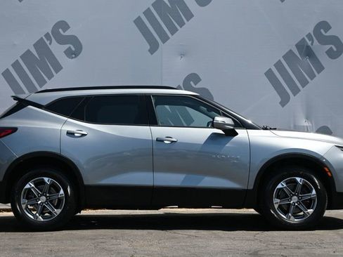 Used 2024 Chevrolet Blazer LT w/ Sound & Technology Package FWD image 4