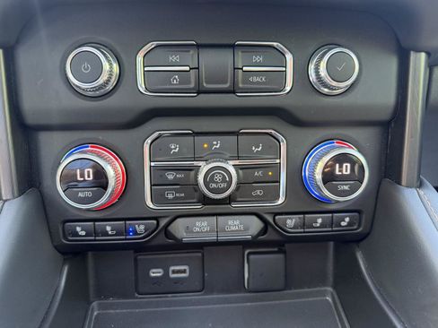 Used 2023 GMC Yukon AT4 w/ AT4 Premium Package AWD/4WD image 13