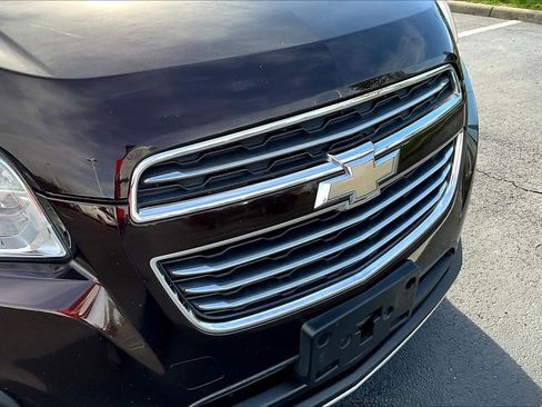Used 2015 Chevrolet Trax LT w/ LT Sun and Sound Package image 32