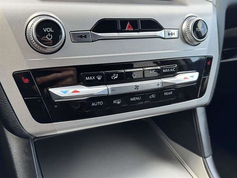 Used 2022 Ford Explorer XLT image 37