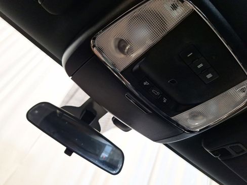 Used 2019 Jeep Grand Cherokee Laredo w/ Security & Convenience Group image 14