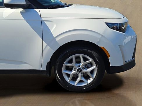Used 2025 Kia Soul LX w/ LX Technology Package image 5