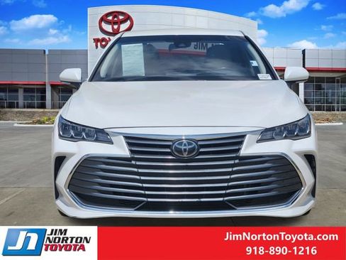 Used 2020 Toyota Avalon XLE FWD image 2
