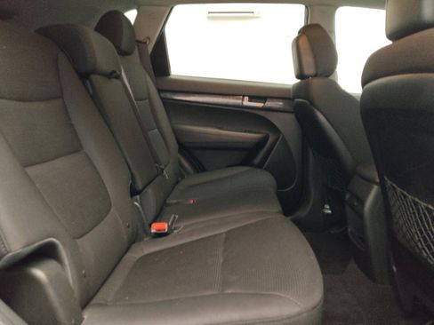 Used 2014 Kia Sorento LX image 19