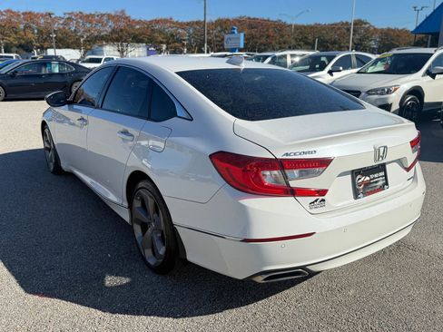 Used 2018 Honda Accord Touring image 9