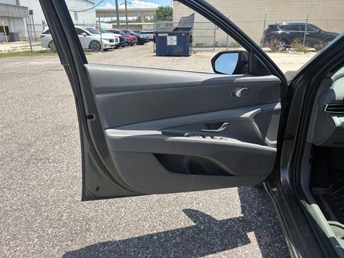 Used 2025 Hyundai Elantra SE FWD image 10