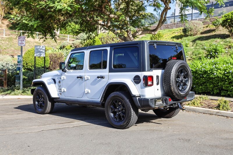 Used 2018 Jeep Wrangler Unlimited Sahara AWD/4WD image 3
