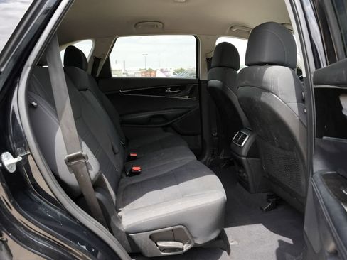 Used 2017 Kia Sorento FWD w/ LX Convenience Package image 16