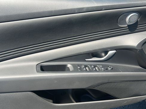 Certified 2025 Hyundai Elantra Limited FWD image 12