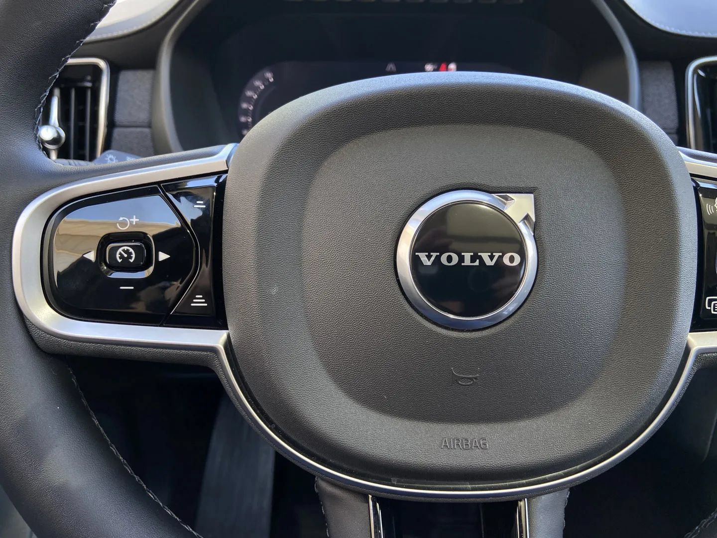 Used 2025 Volvo XC90 B6 Plus AWD/4WD image 16