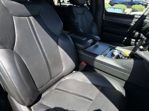 Used 2024 Jeep Wagoneer L Series II w/ Flexible Seating Group image 25