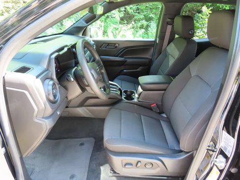 Used 2024 Chevrolet Colorado Trail Boss w/ Technology Package AWD/4WD image 22