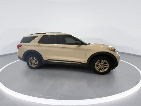 Used 2020 Ford Explorer XLT w/ Equipment Group 202A AWD/4WD image 9
