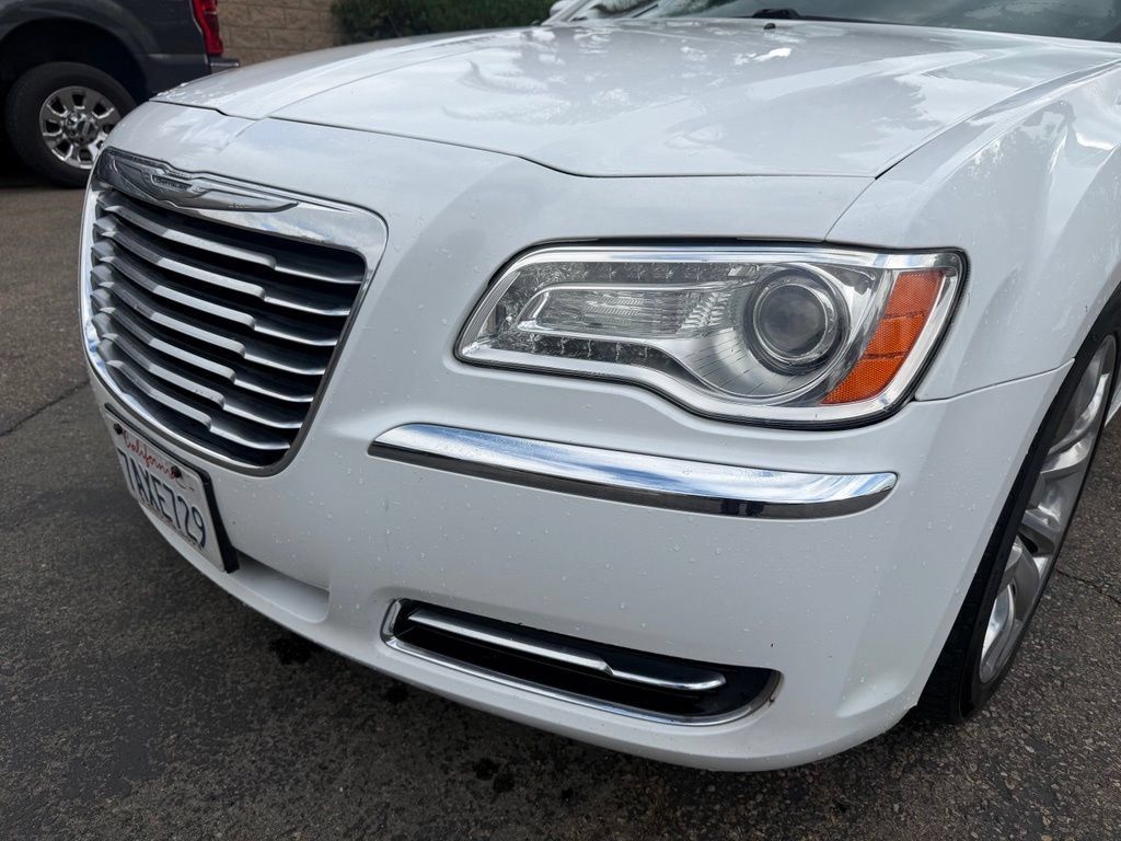 Used 2013 Chrysler 300 RWD image 6