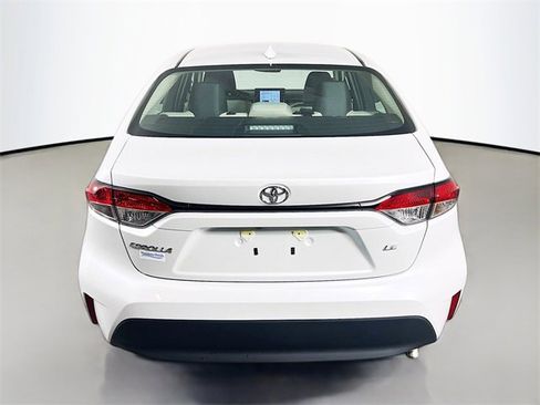 Used 2025 Toyota Corolla LE image 6