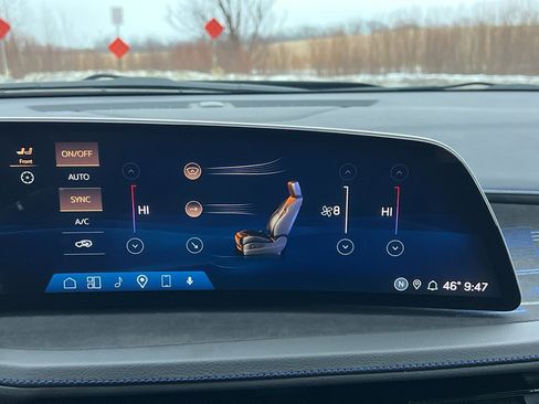 Used 2024 Cadillac XT4 Sport image 25