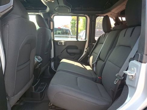 Used 2023 Jeep Wrangler Unlimited w/ Cold Weather Group AWD/4WD image 10