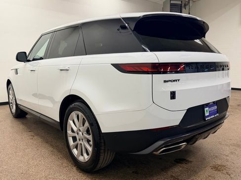 Used 2025 Land Rover Range Rover Sport SE image 3