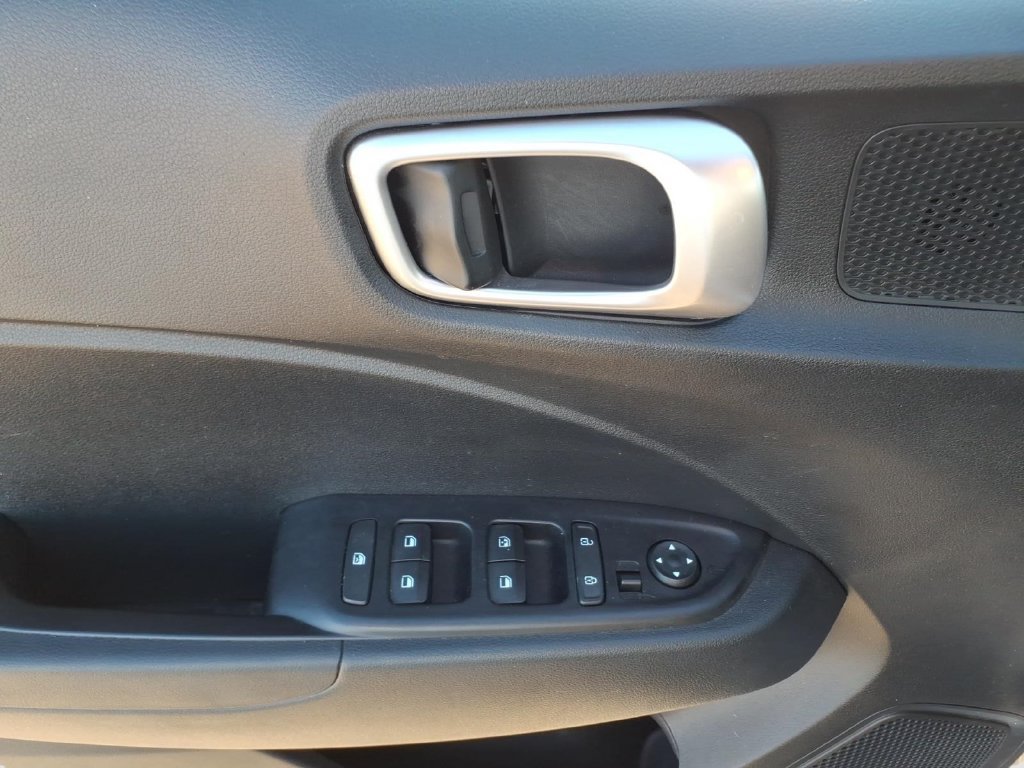 Used 2025 Hyundai Venue SEL FWD image 22
