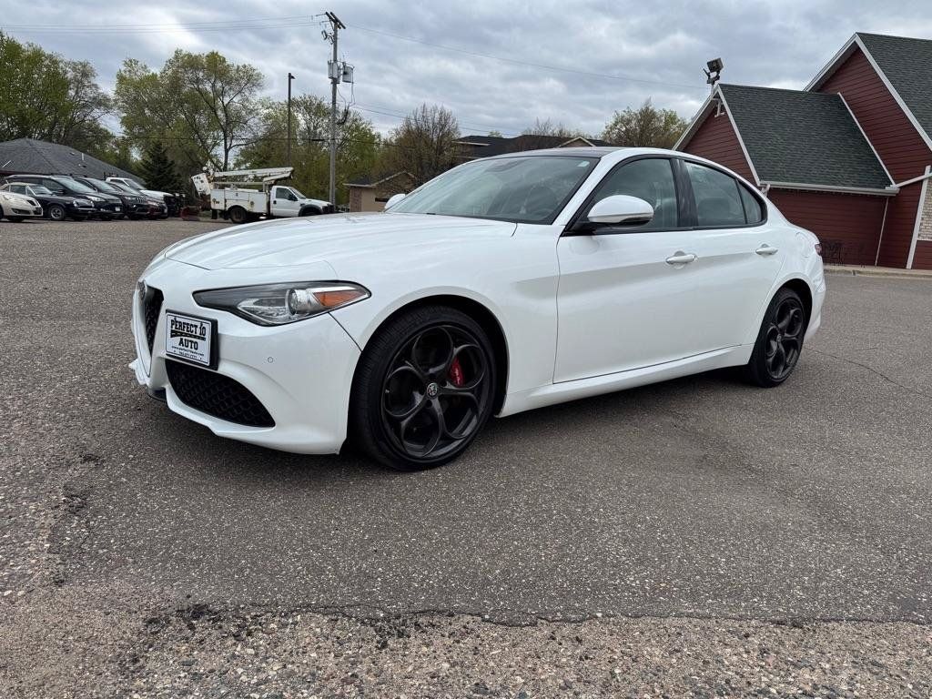 Used 2018 Alfa Romeo Giulia Ti Sport w/ Quick Order Package 22S Sport AWD/4WD image 10