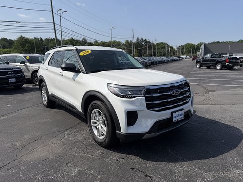 Used 2026 Ford Explorer Active AWD/4WD image 9