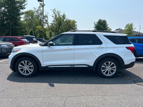 Used 2021 Ford Explorer XLT w/ Equipment Group 202A AWD/4WD image 8