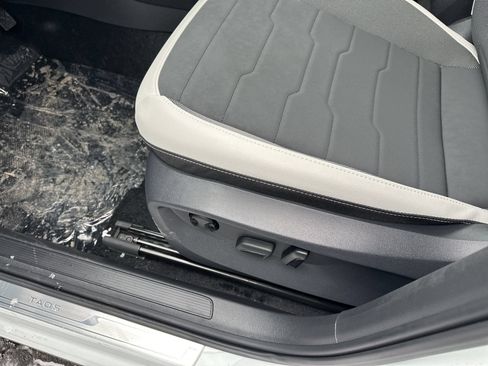 New 2026 Volkswagen Taos SE AWD/4WD image 12