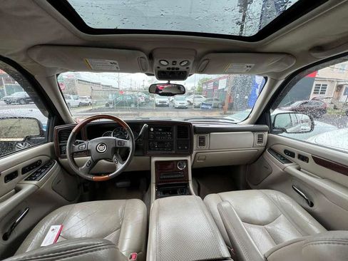 Used 2004 Cadillac Escalade AWD image 24