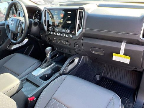 Certified 2025 Nissan Frontier SV AWD/4WD image 31